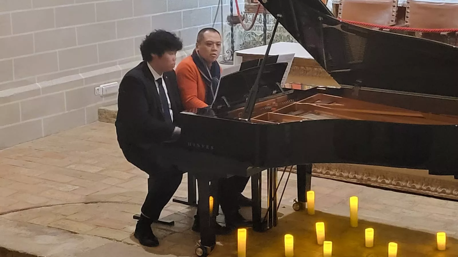 Concierto de los estudiantes chinos en la Colegiata de Bolea