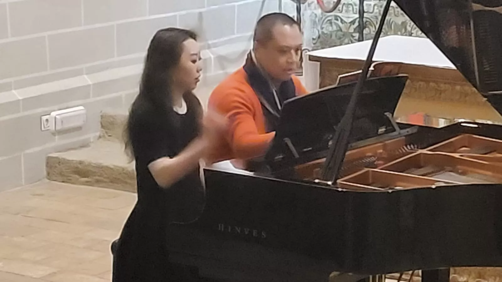 Concierto de los estudiantes chinos en la Colegiata de Bolea