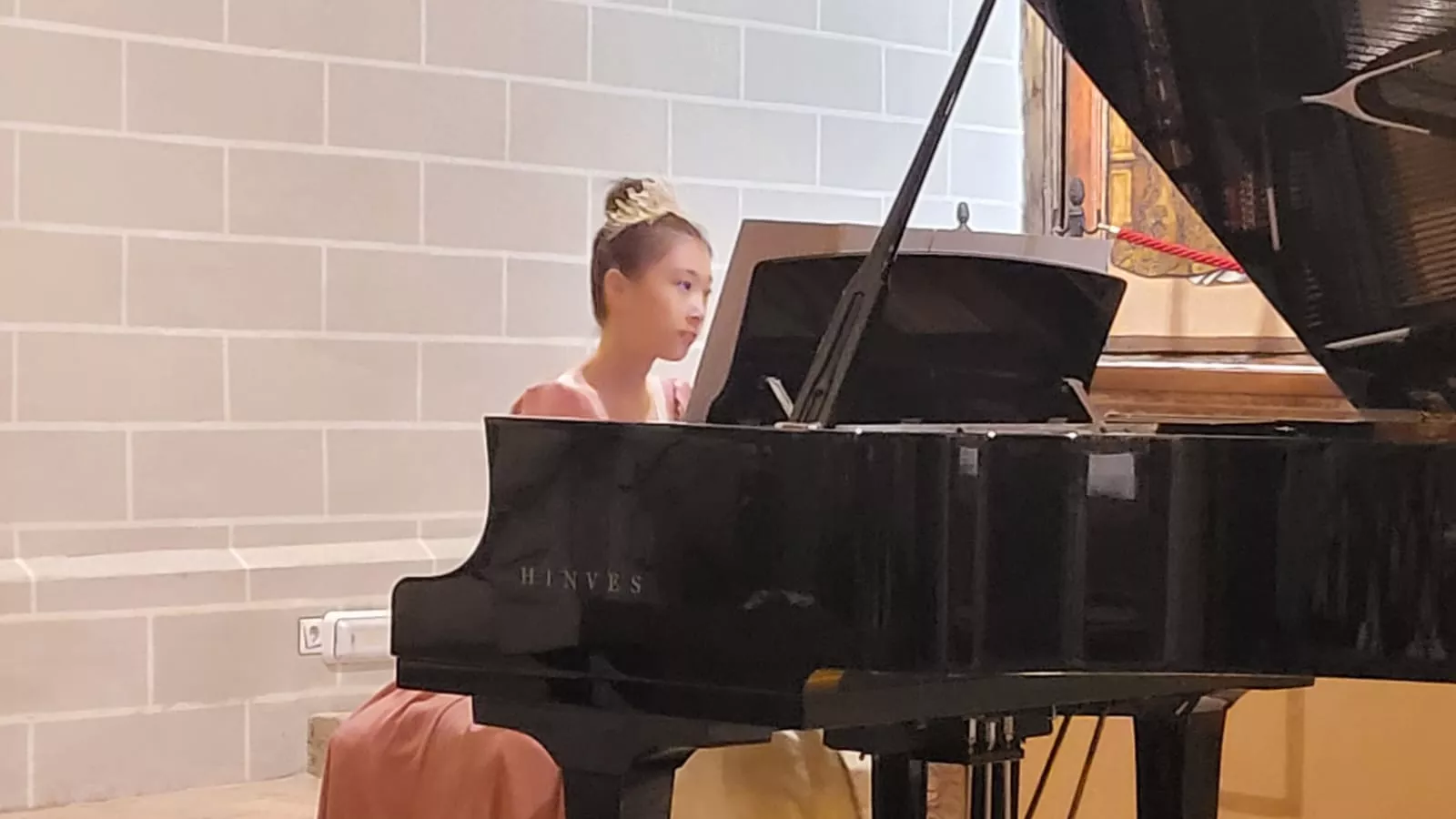 Concierto de los estudiantes chinos en la Colegiata de Bolea