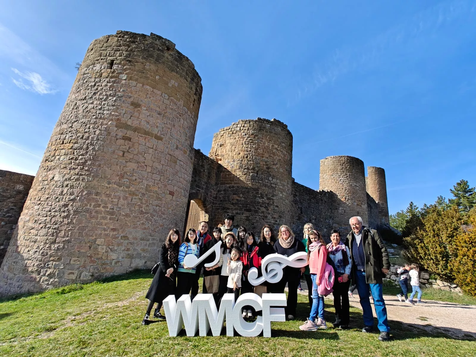 Concierto de los estudiantes chinos en la Colegiata de Bolea