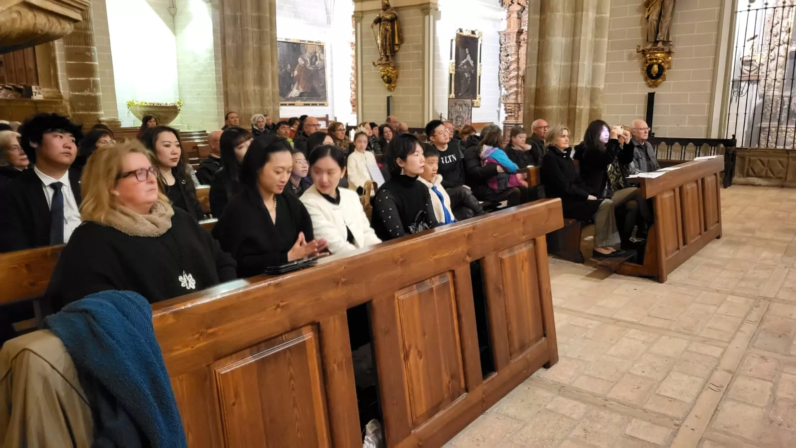 Concierto de los estudiantes chinos en la Colegiata de Bolea