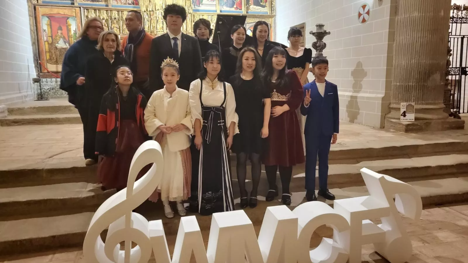 Concierto de los estudiantes chinos en la Colegiata de Bolea