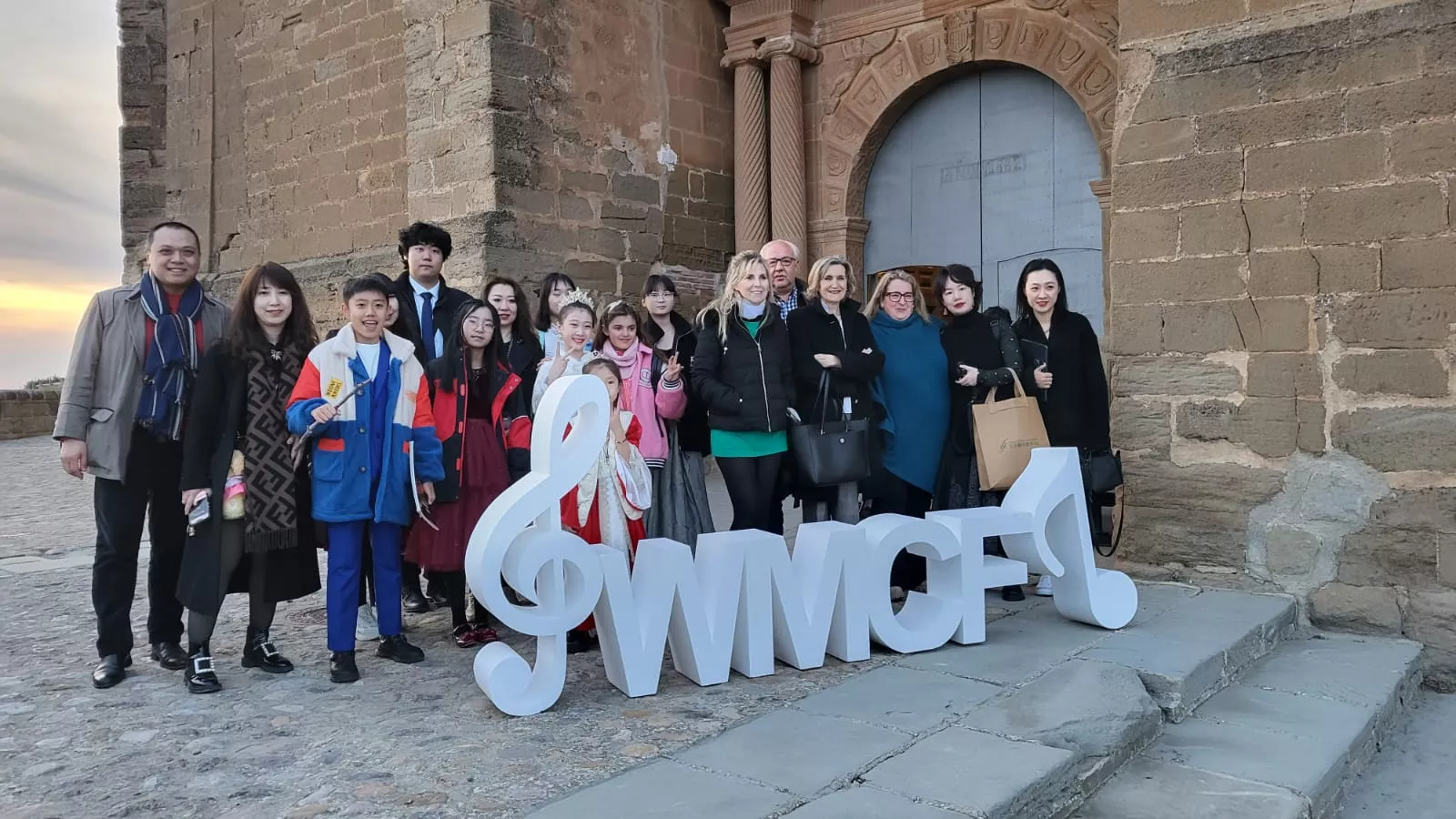 Concierto de los estudiantes chinos en la Colegiata de Bolea