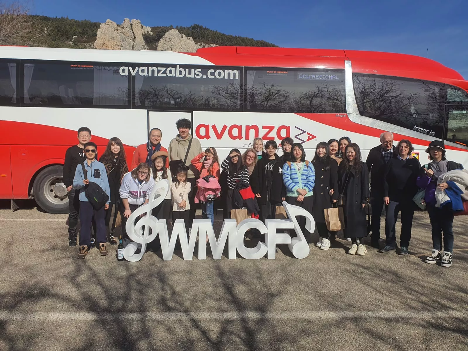 Concierto de los estudiantes chinos en la Colegiata de Bolea