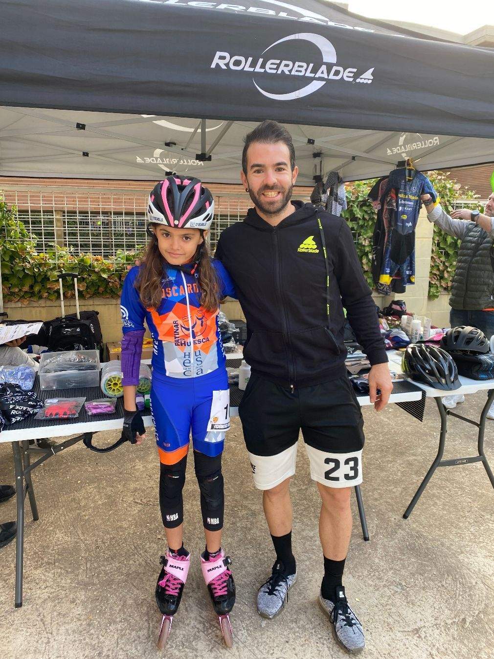 La alevín Carla Molina con el campeón Patxi Peula