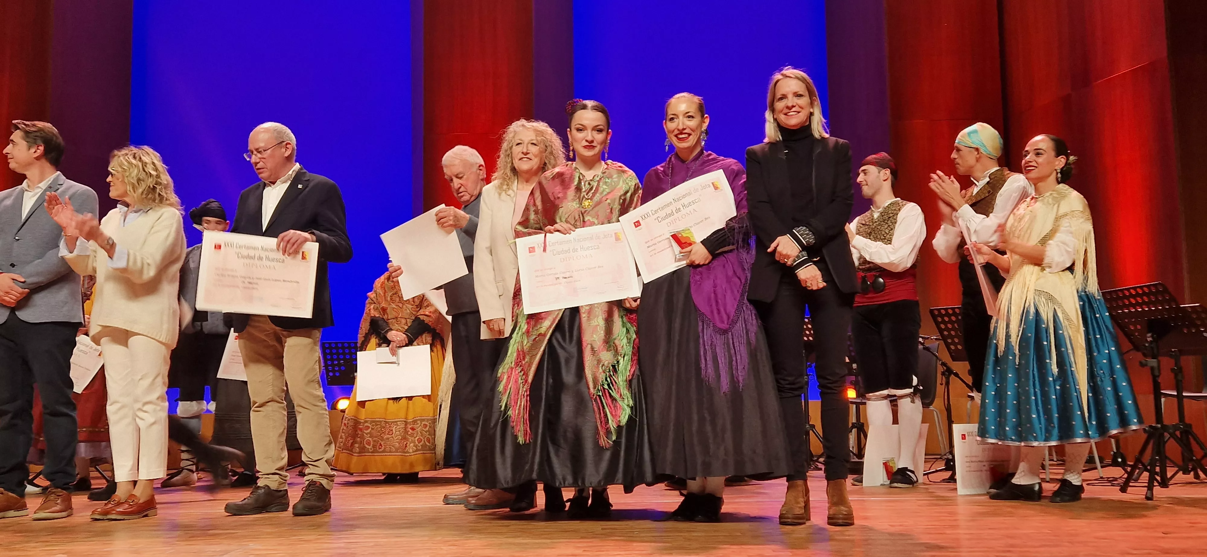 Imagen de archivo de una pasada edición del Certamen de Jota de Huesca. Foto Myriam Martínez