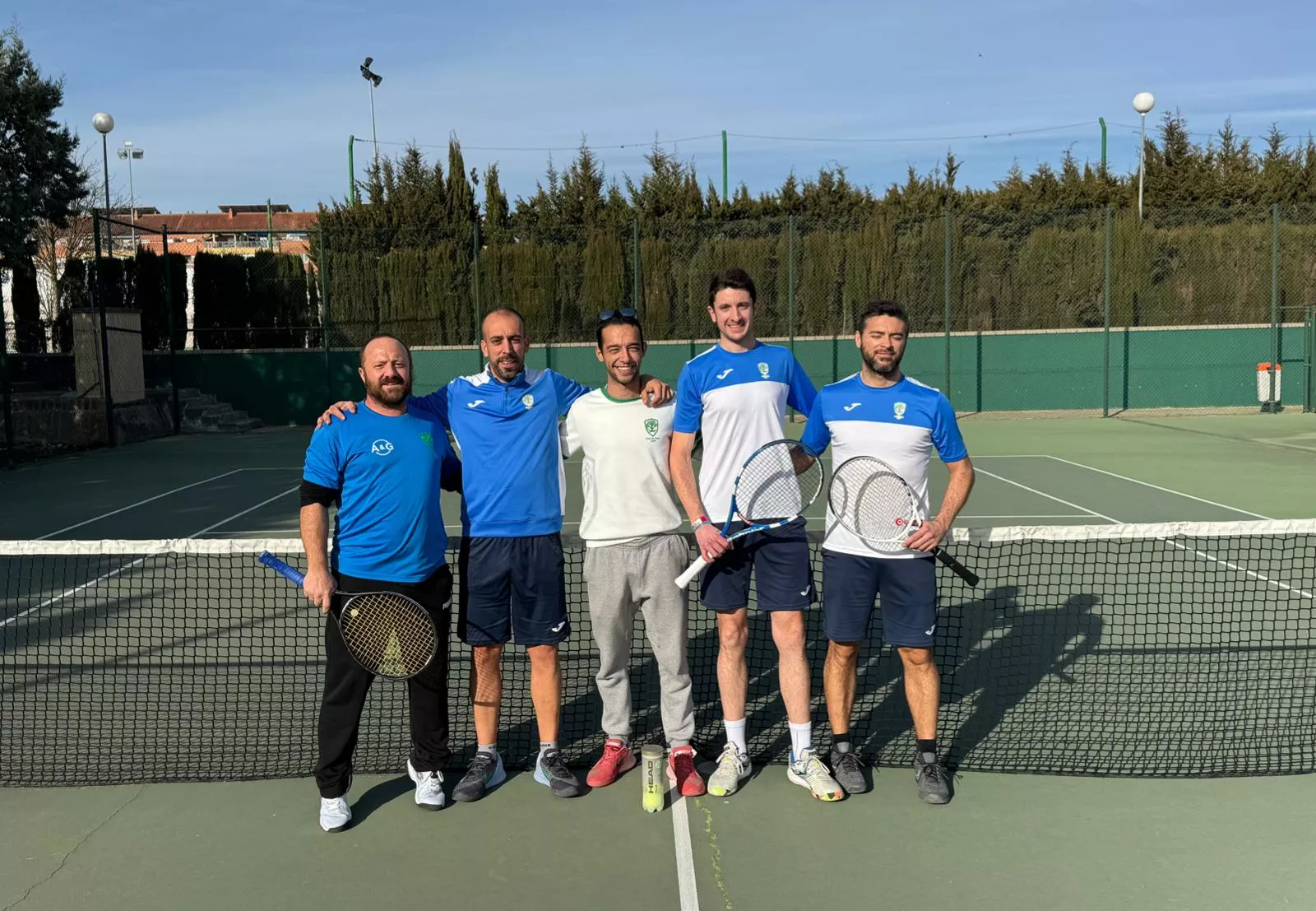 Tenis Zoiti celebra el ascenso en +35