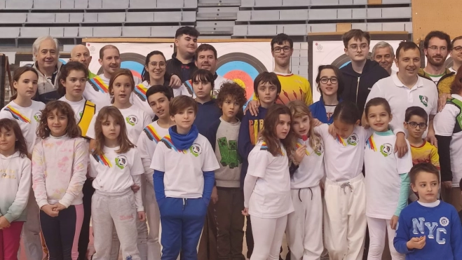 En la foto con la Escuela de Almogávares. En la foto con la Escuela de Almogávares.
