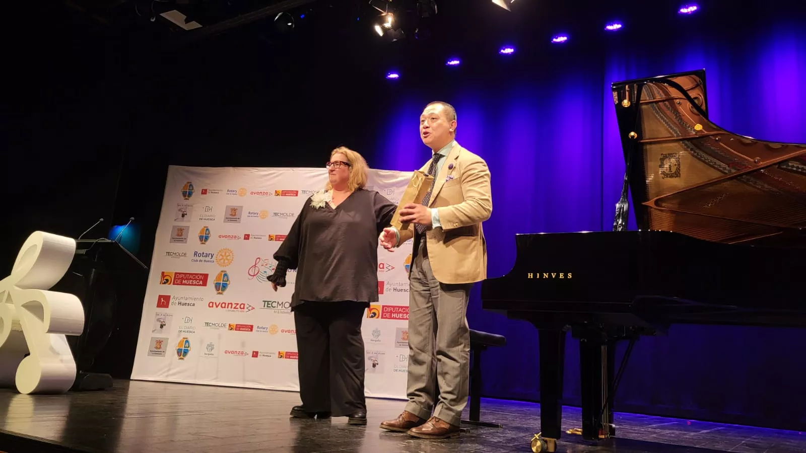 World Music Connecti-on en su broche en el Manuel Benito Moliner