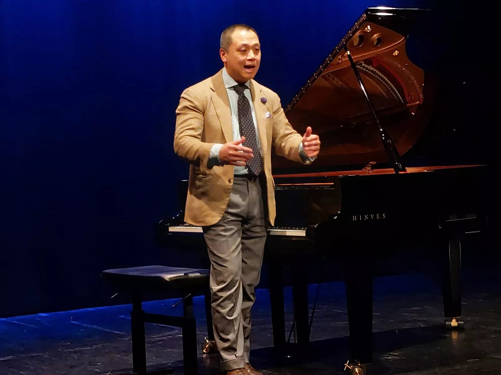 World Music Connecti-on en su broche en el Manuel Benito Moliner