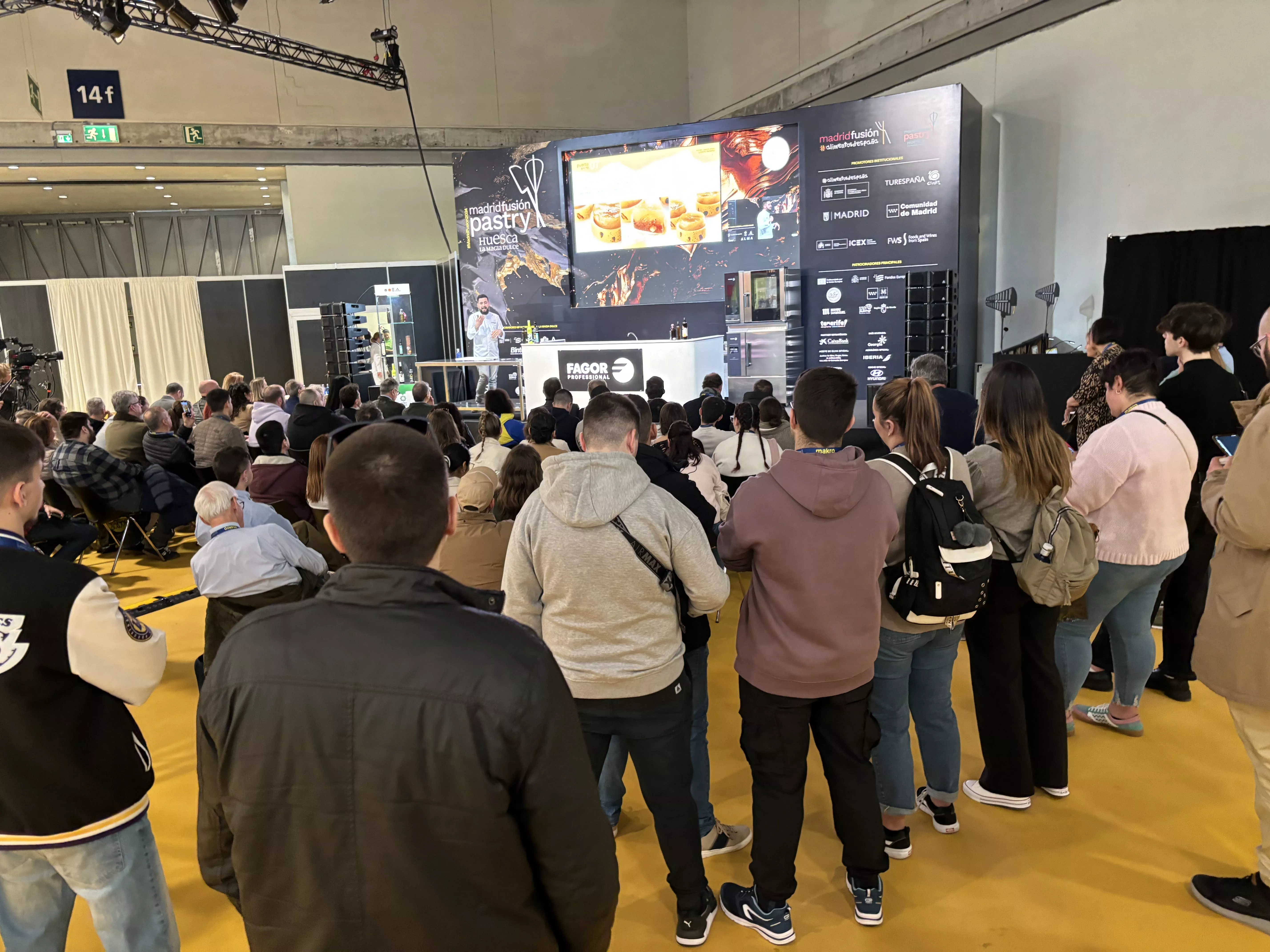 Momento de la demostración de Raúl Bernal en Madrid Fusión. Momento de la demostración de Raúl Bernal en Madrid Fusión.