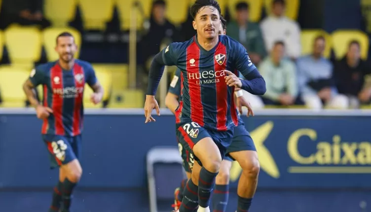 Vilarrasa celebra el gol que anotó el Huesca en Villarreal esta temporada.