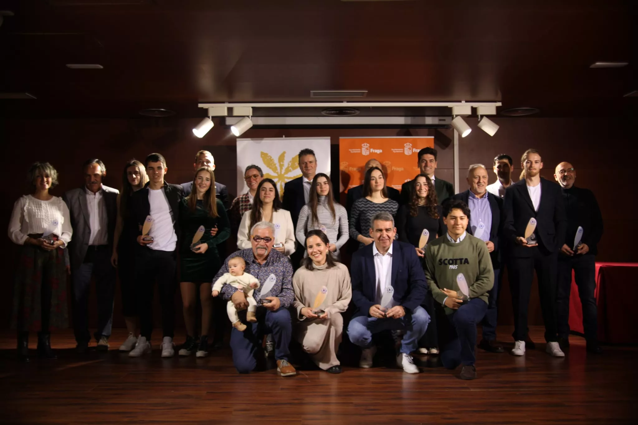 Foto de familia de los premiados