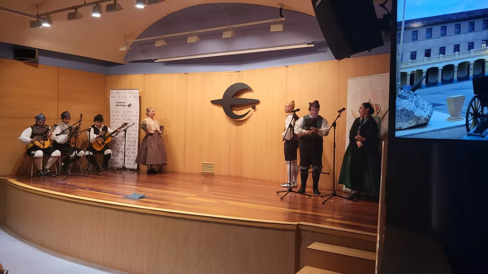 Apertura de la celebración del 32 aniversario de la División Castillejos