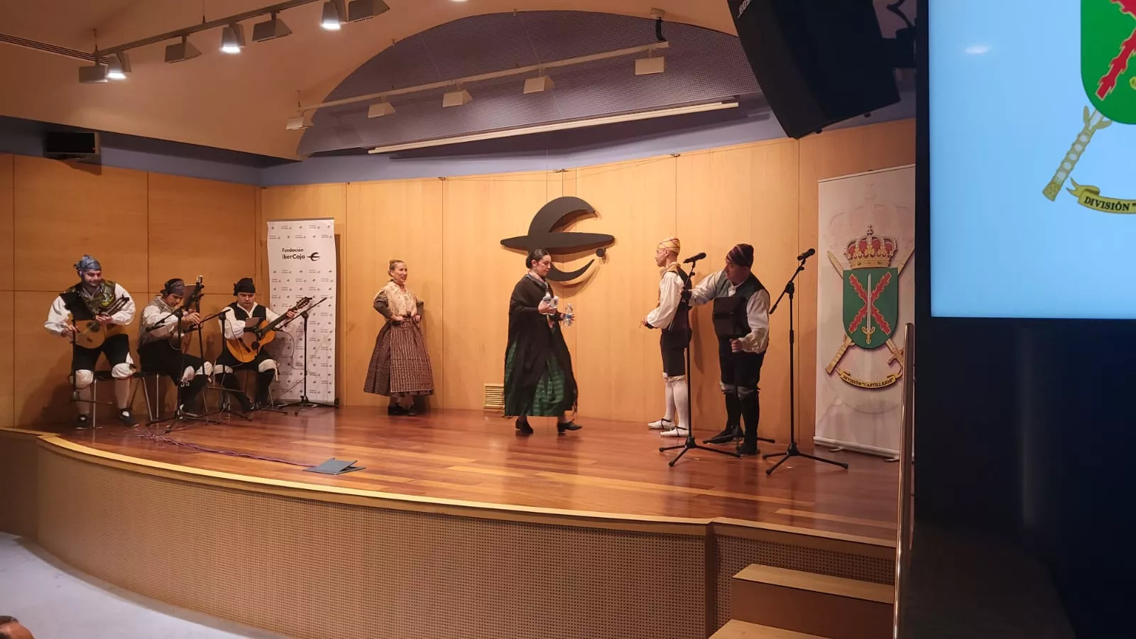 Apertura de la celebración del 32 aniversario de la División Castillejos