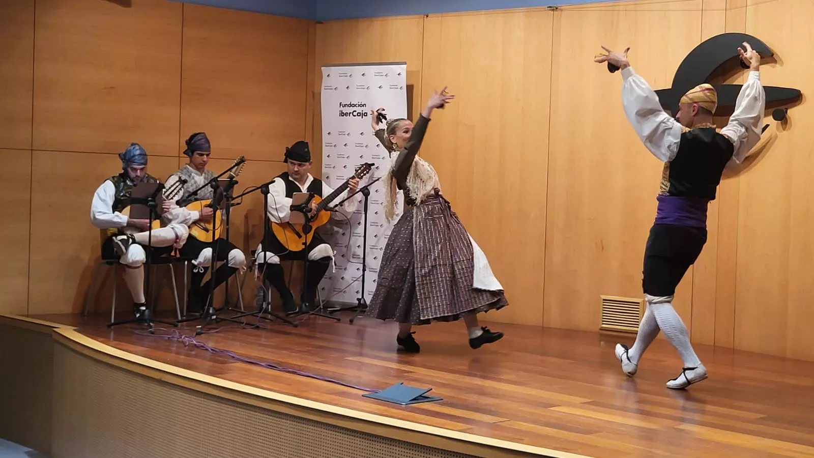 Apertura de la celebración del 32 aniversario de la División Castillejos