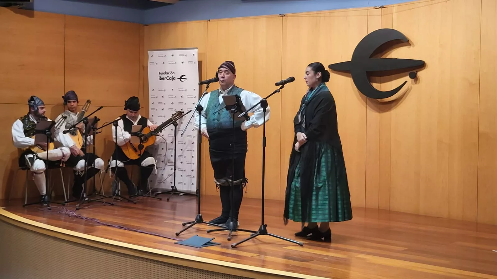 Apertura de la celebración del 32 aniversario de la División Castillejos