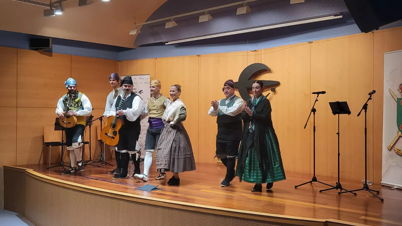 Apertura de la celebración del 32 aniversario de la División Castillejos