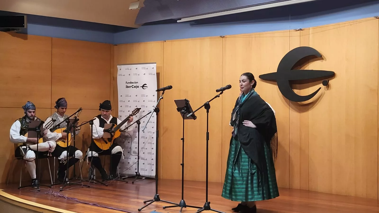 Apertura de la celebración del 32 aniversario de la División Castillejos