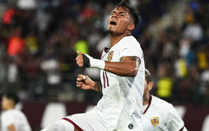 Bolívar celebra con rabia el gol ante Colombia. Foto: Conmebol Bolívar celebra con rabia el gol ante Colombia. Foto: Conmebol