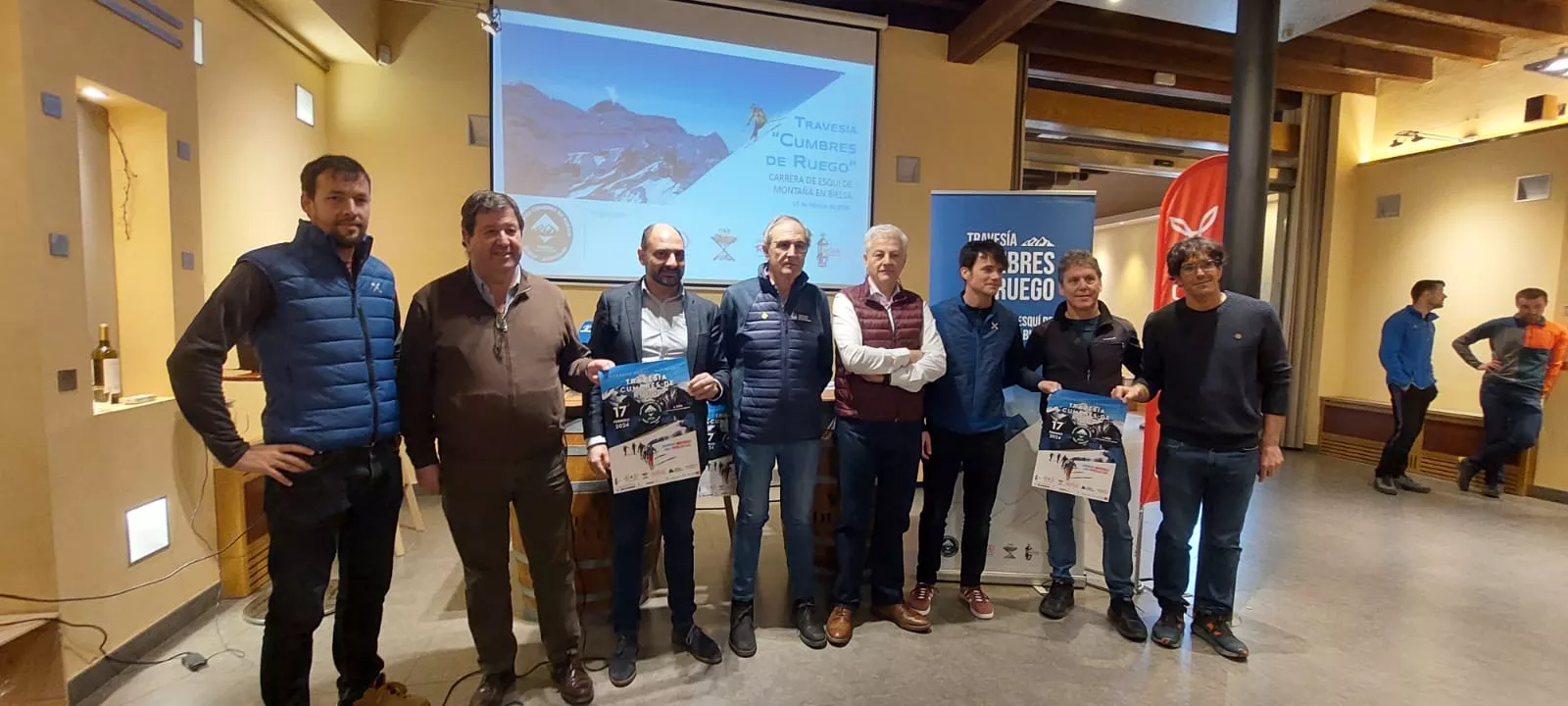 Presentación de la Travesía de Cumbres de Ruego, en la Bodega Viñas del Vero. Presentación de la Travesía de Cumbres de Ruego, en la Bodega Viñas del Vero.