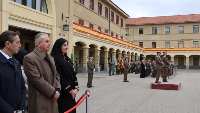 Autoridades civiles y militares Autoridades civiles y militares