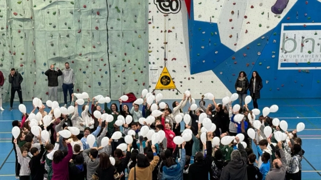Los alumnos de los tres colegios, en Binéfar Los alumnos de los tres colegios, en Binéfar