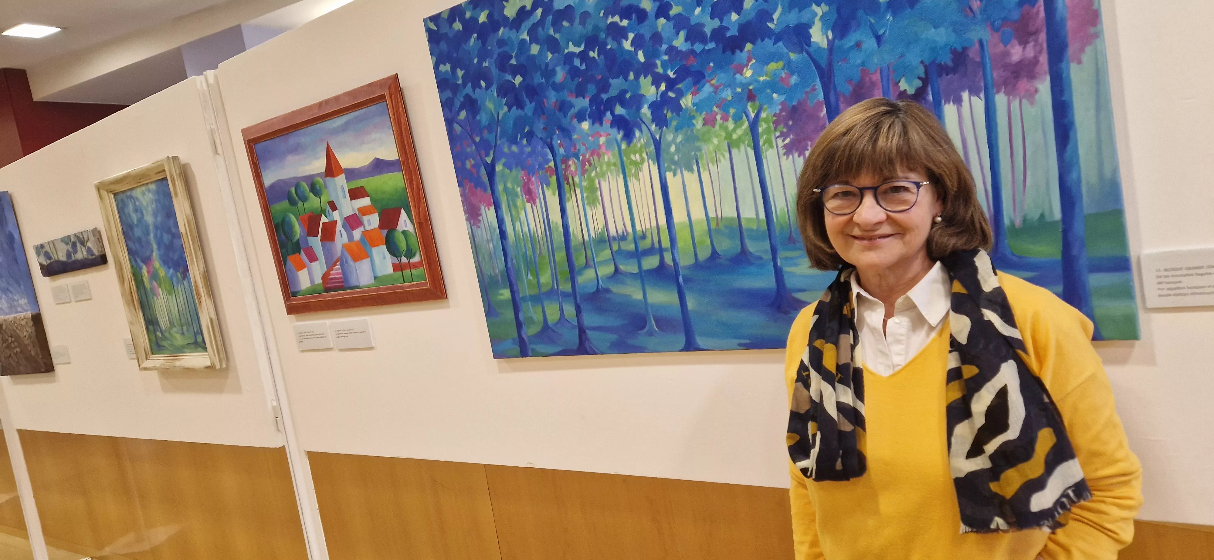 María José Povar, en la Biblioteca Durán Gudiol, con su exposición "Tierra yerma". Foto Myriam Martínez