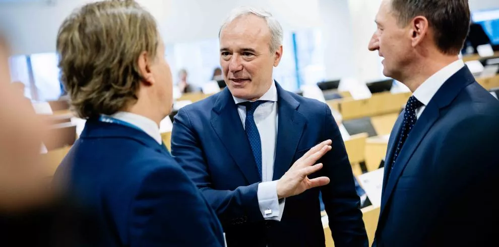 Jorge Azcón antes del plenario del Comité Europeo de las Regiones