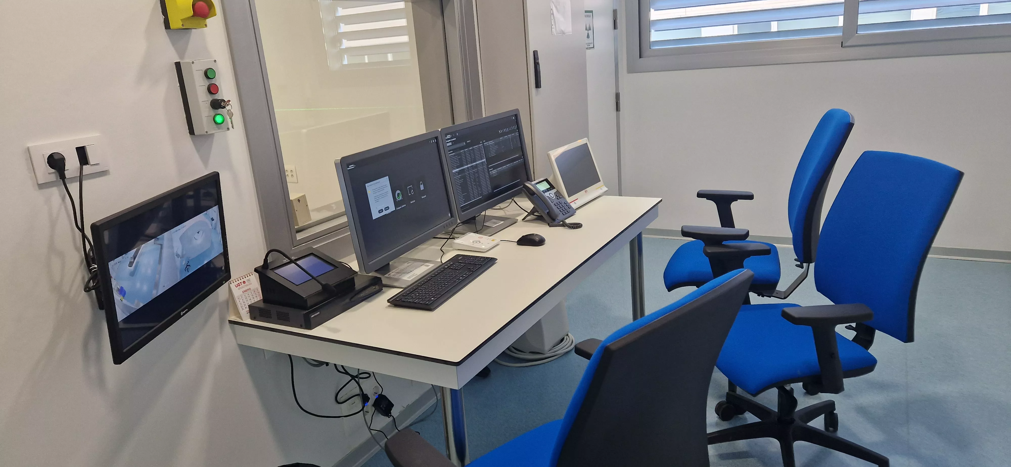 Inauguración del nuevo servicio de radioterapia del Hospital San Jorge de Huesca. Foto Myriam Martínez