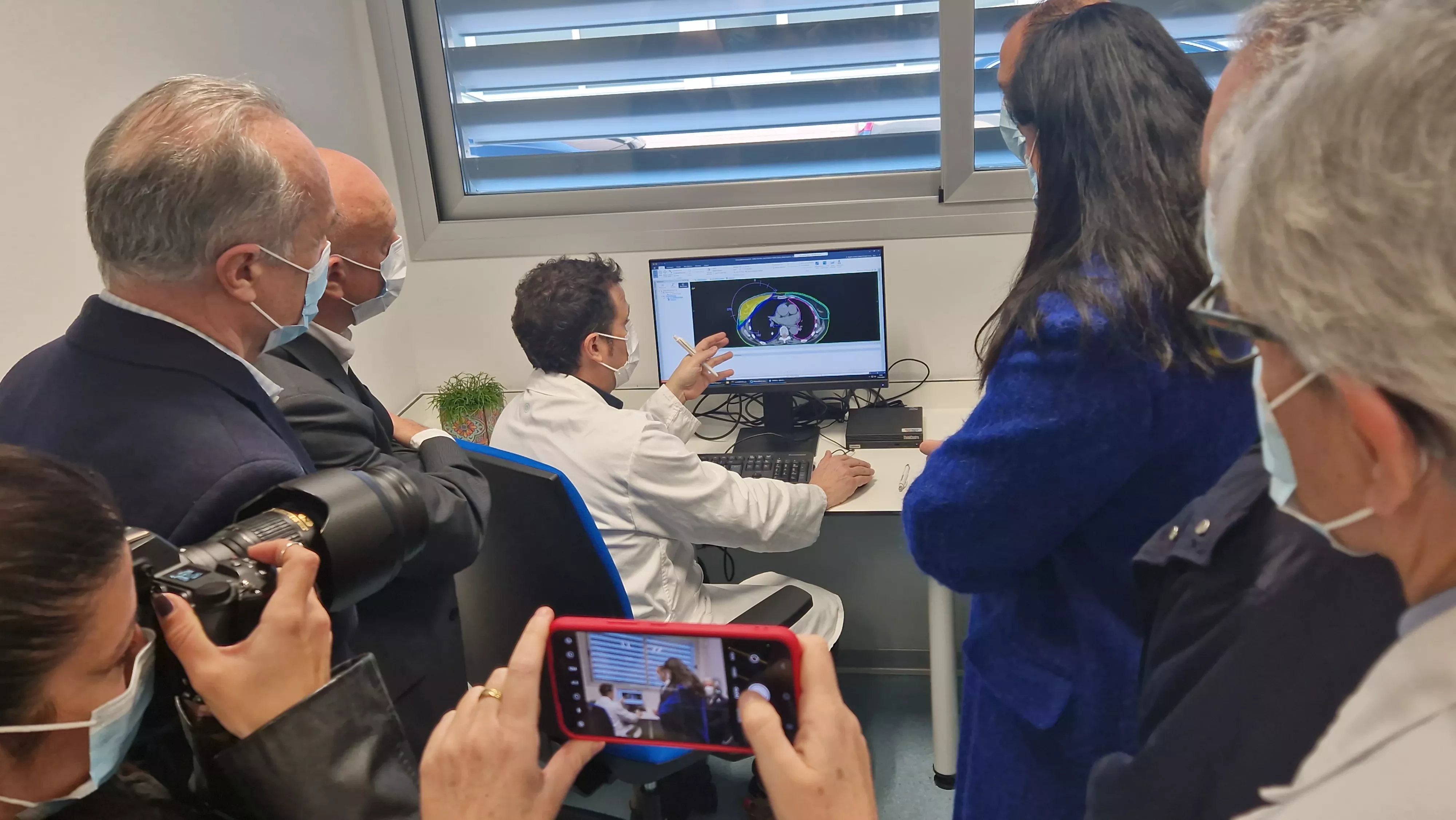 Inauguración del nuevo servicio de radioterapia del Hospital San Jorge de Huesca. Foto Myriam Martínez