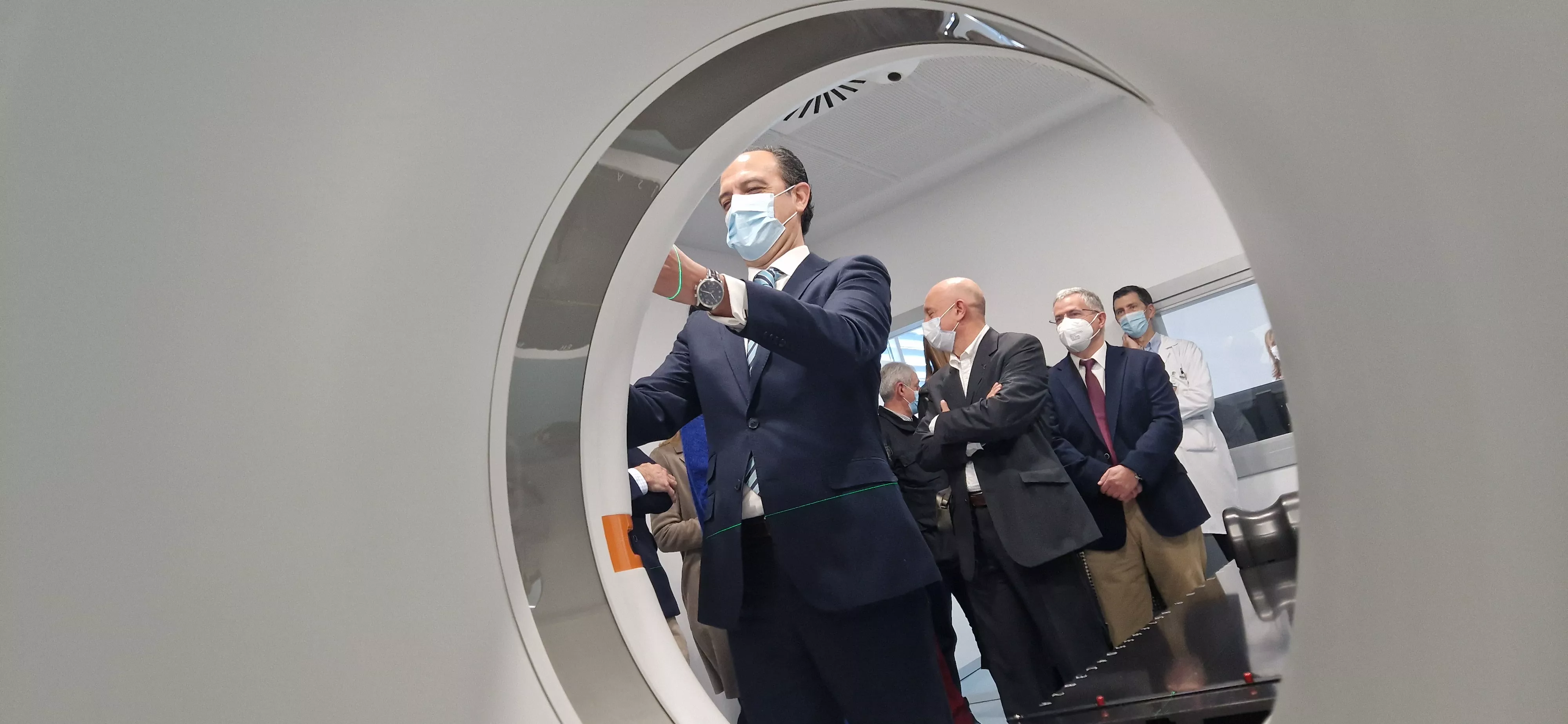 Inauguración del nuevo servicio de radioterapia del Hospital San Jorge de Huesca. Foto Myriam Martínez