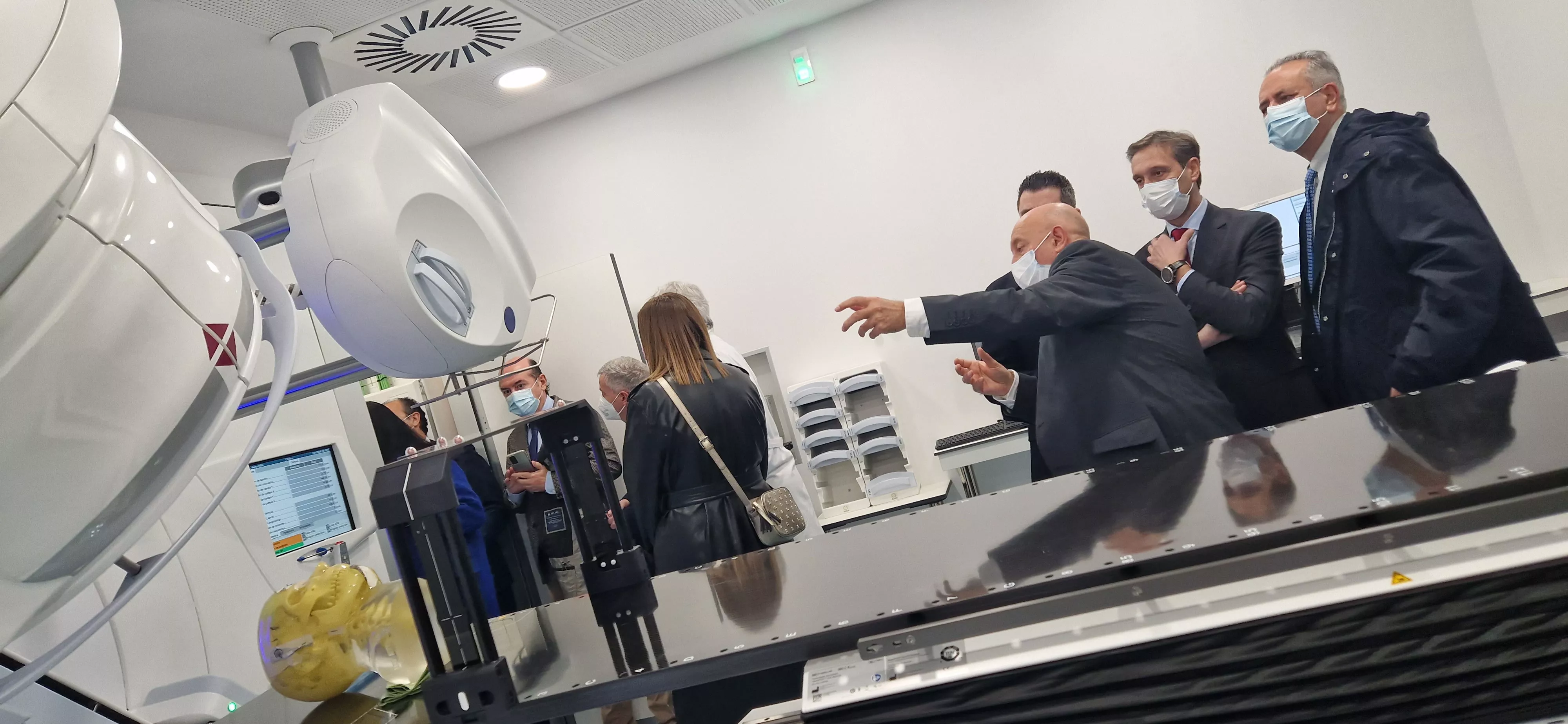 Inauguración del nuevo servicio de radioterapia del Hospital San Jorge de Huesca. Foto Myriam Martínez