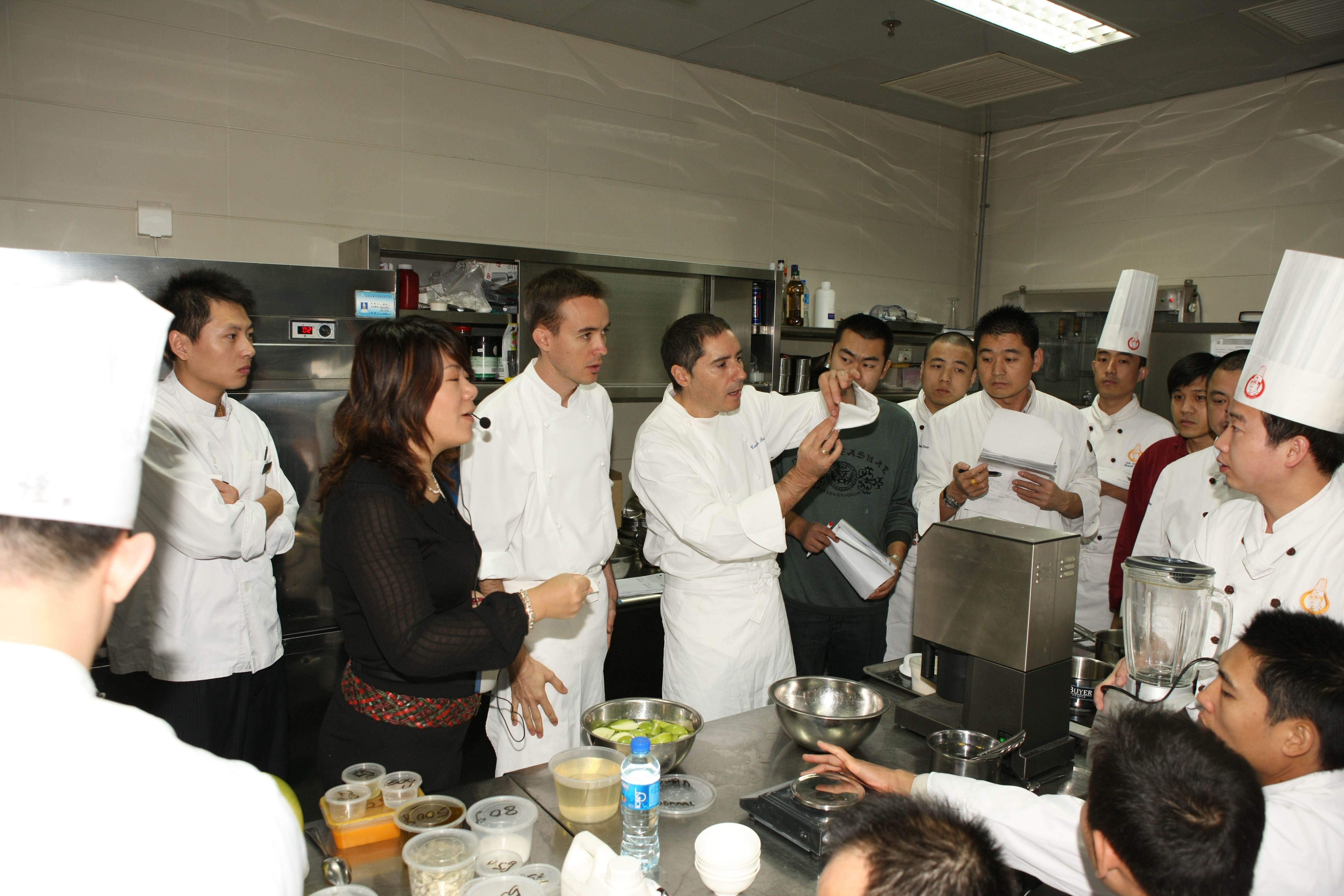 Carmelo y Raul dando clase.