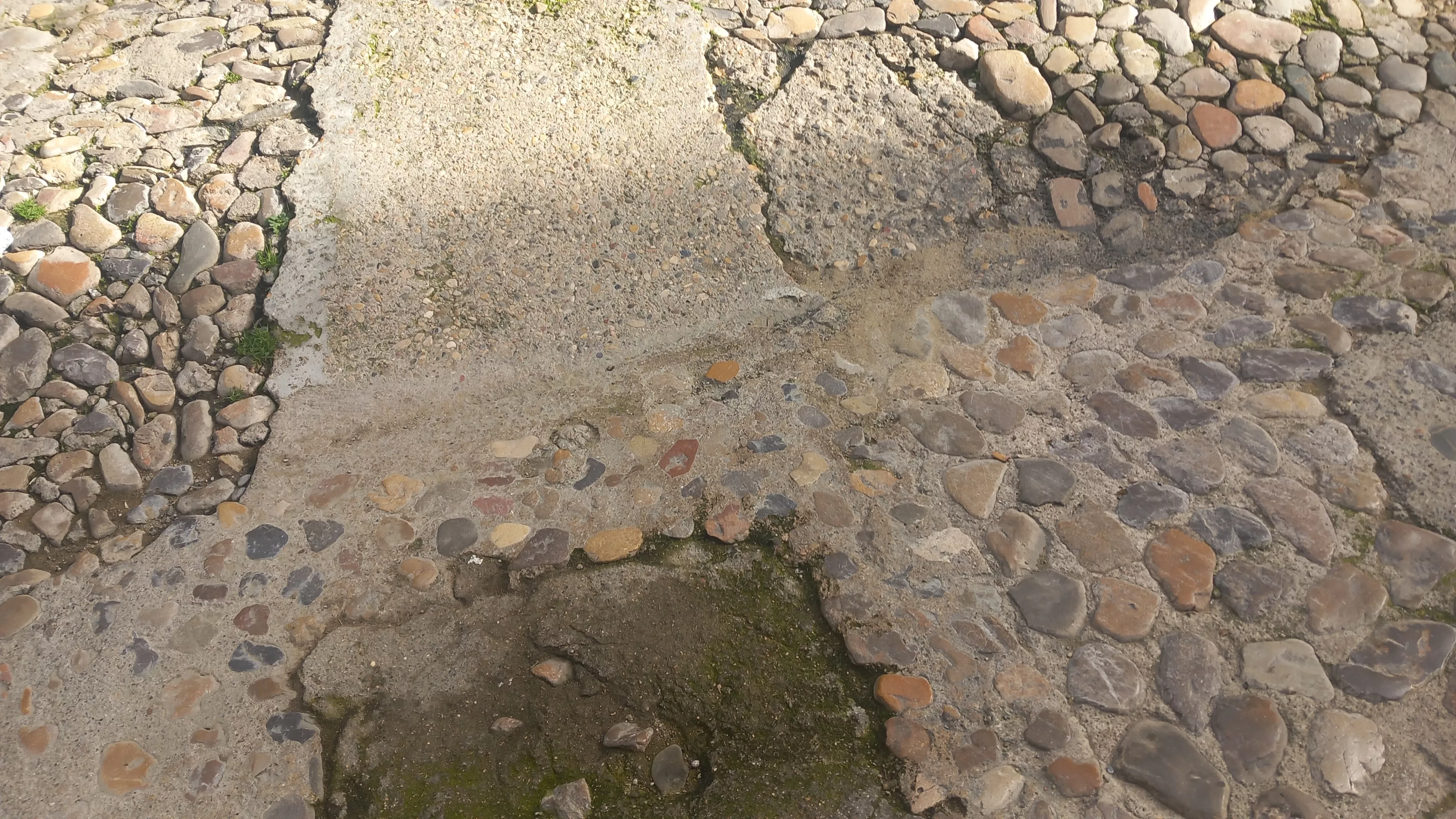 Estado de la calle Aínsa de Huesca