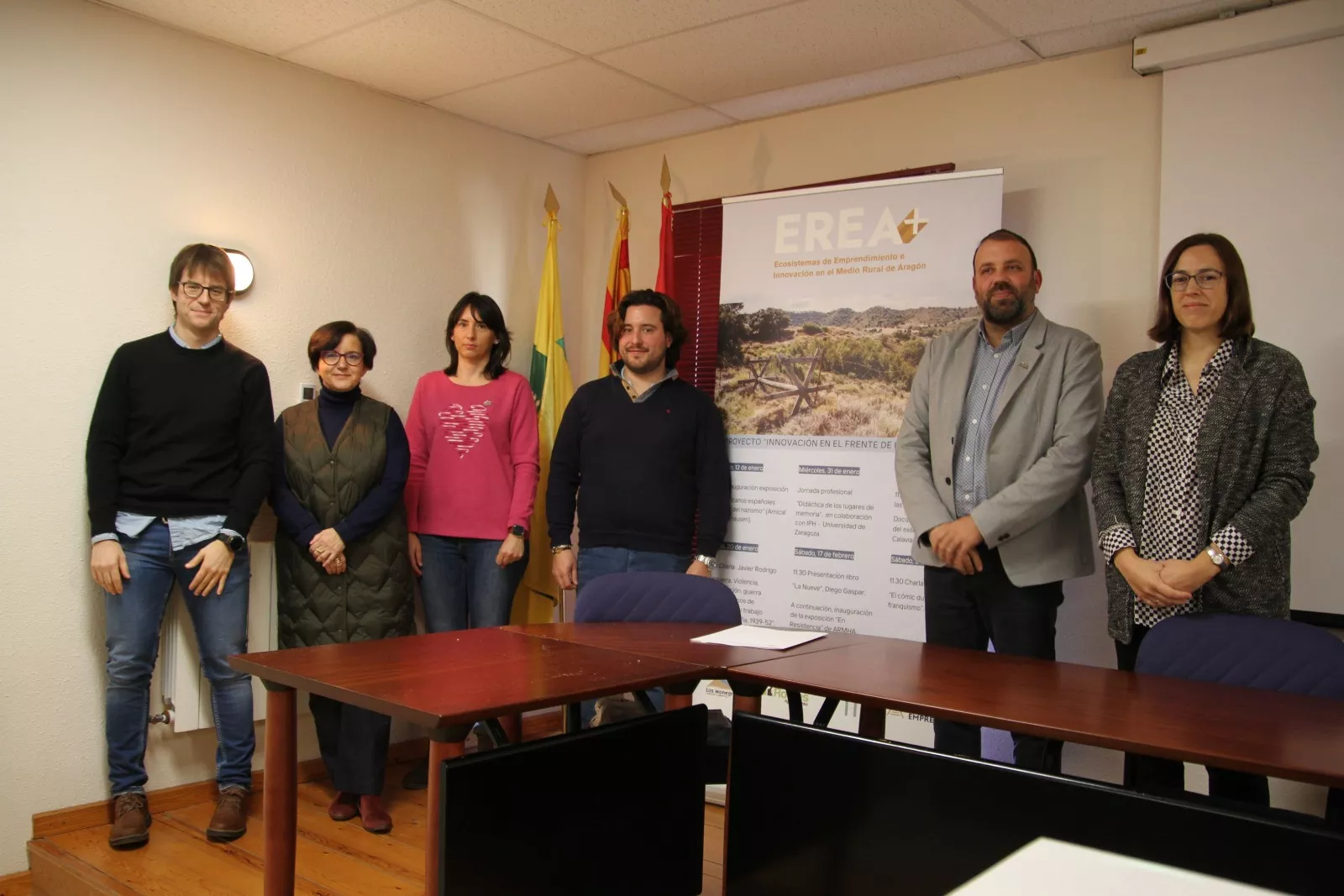 Los ponentes junto al alcalde de Robres, el presidente de la comarca y la consejera comarcal.