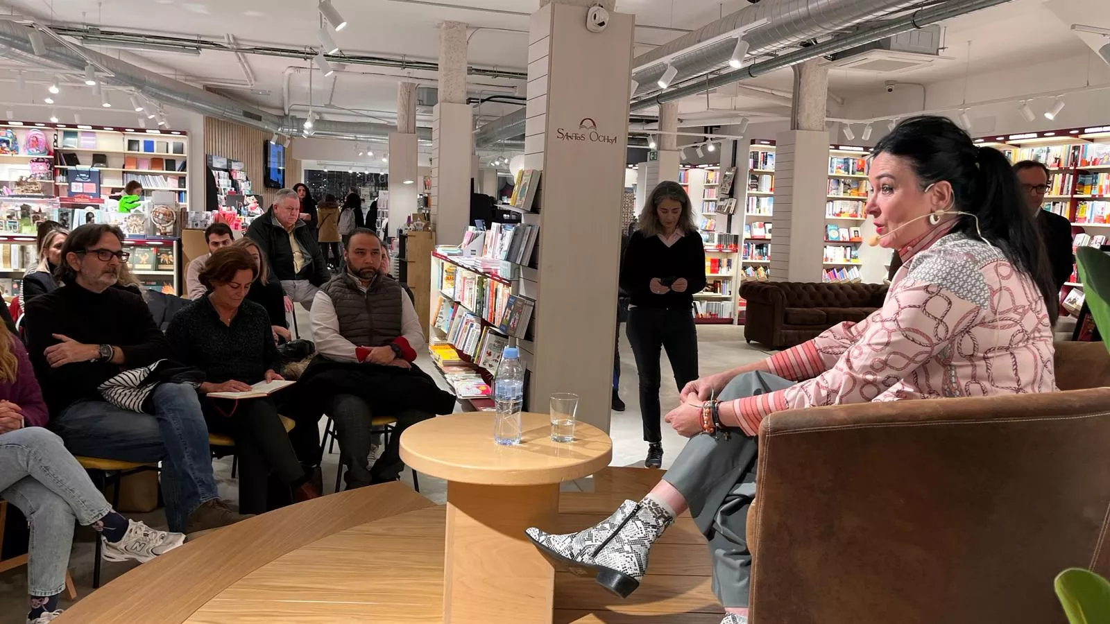Encuentro ciudadano con la alcaldesa de Huesca para tratar sobre cultura. Foto Mercedes Manterola