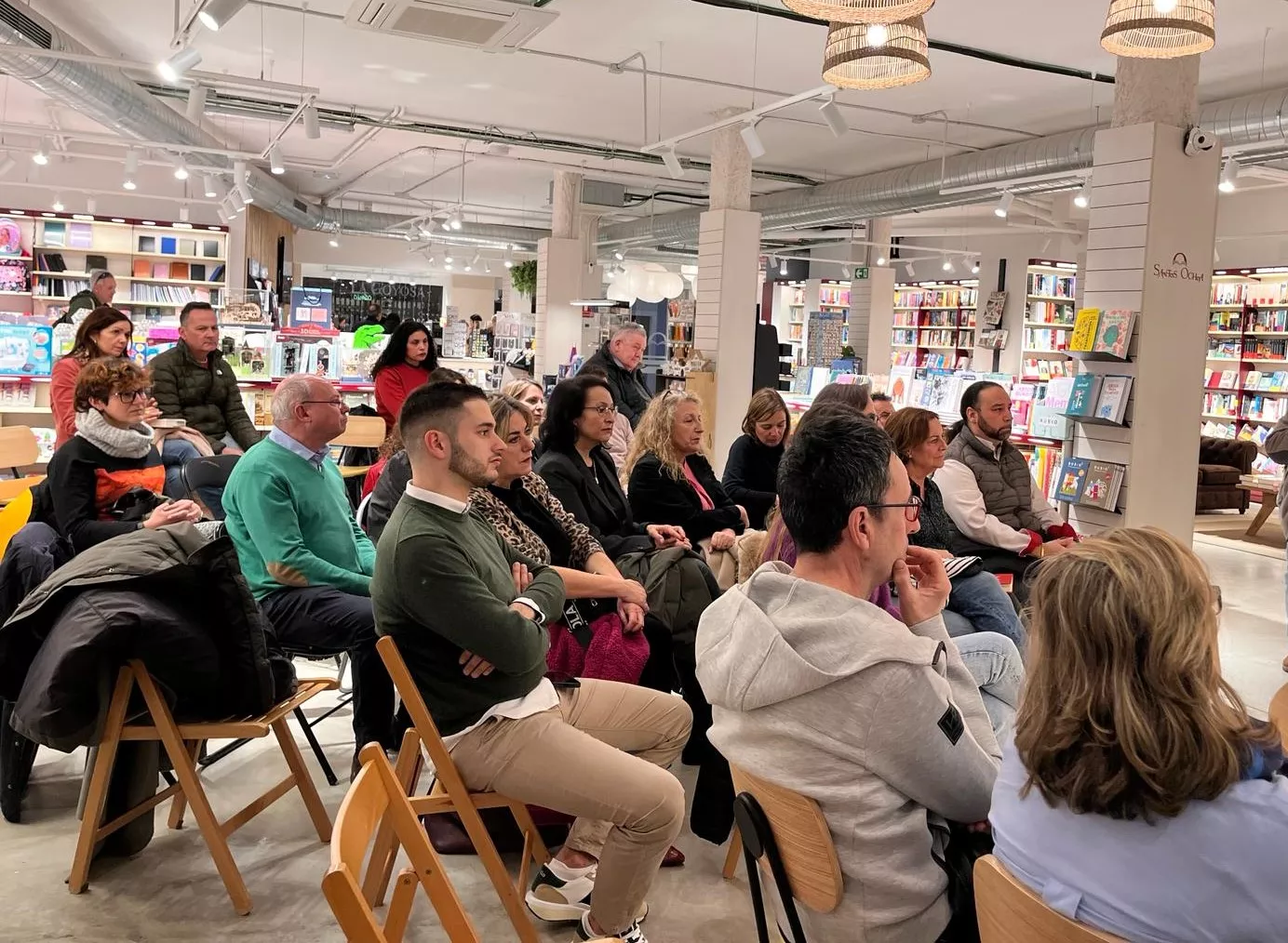 Encuentro ciudadano con la alcaldesa de Huesca para tratar sobre cultura. Foto Mercedes Manterola
