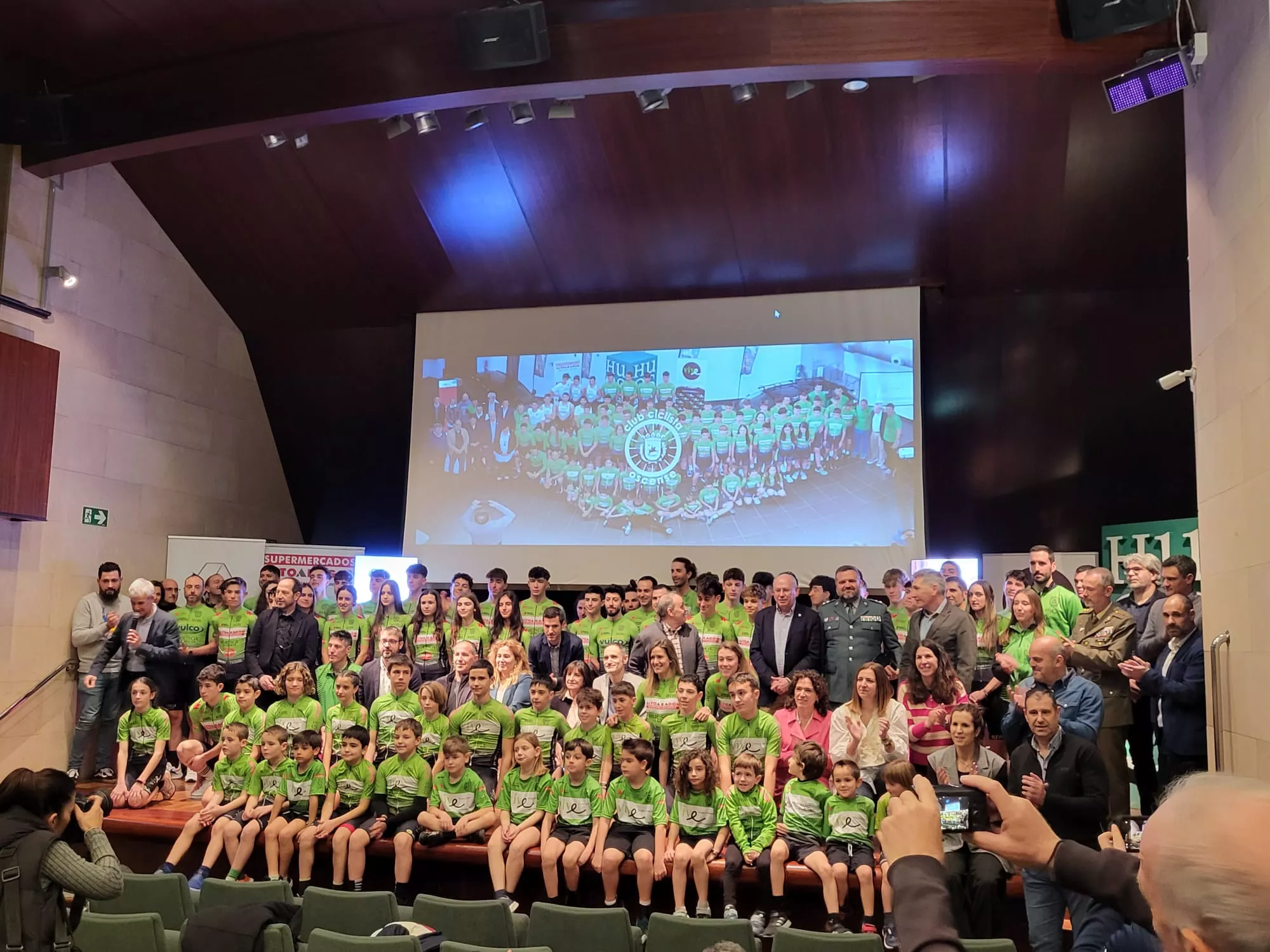 Imágenes de la presentación de la temporada ciclista 2024 del CC Oscense