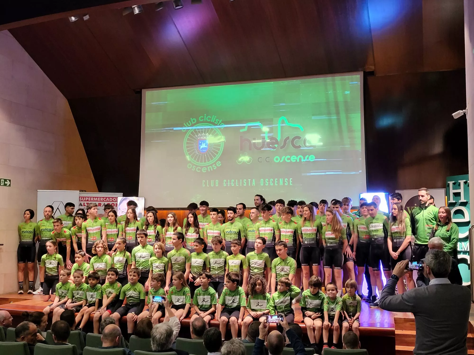Imágenes de la presentación de la temporada ciclista 2024 del CC Oscense