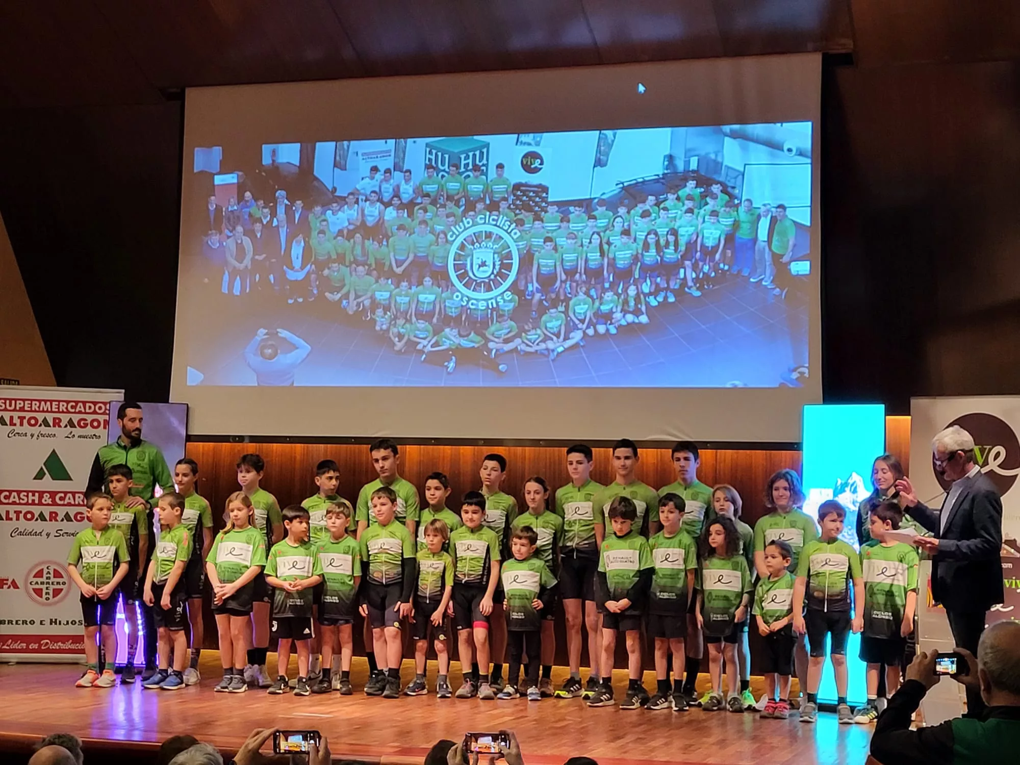 Imágenes de la presentación de la temporada ciclista 2024 del CC Oscense