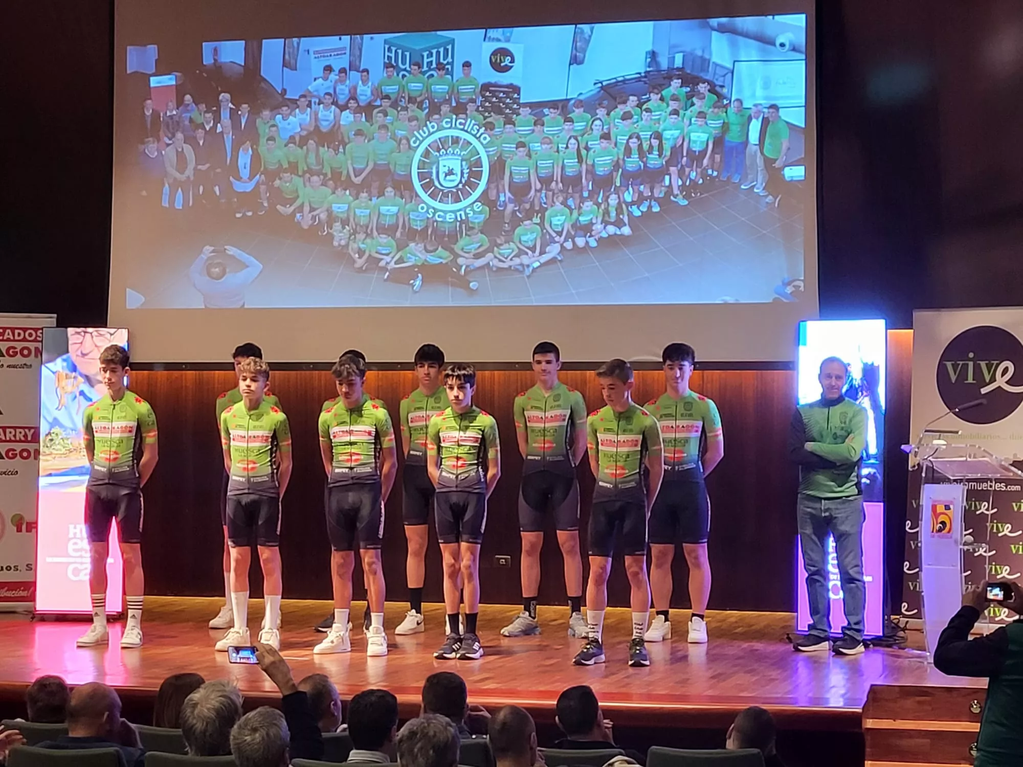 Imágenes de la presentación de la temporada ciclista 2024 del CC Oscense