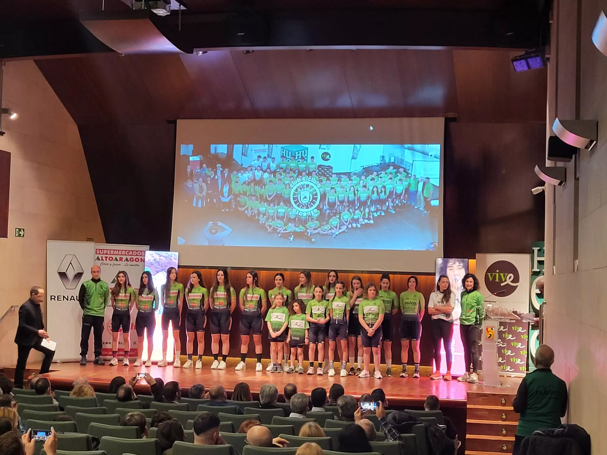 Imágenes de la presentación de la temporada ciclista 2024 del CC Oscense