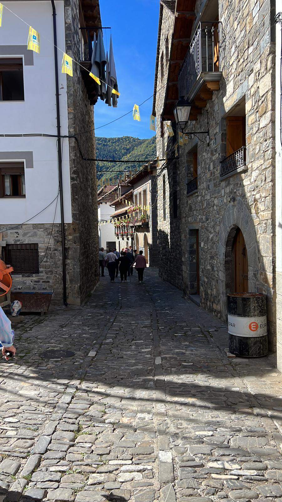 El grupo 4 de octubre de Montesusín en Ansó