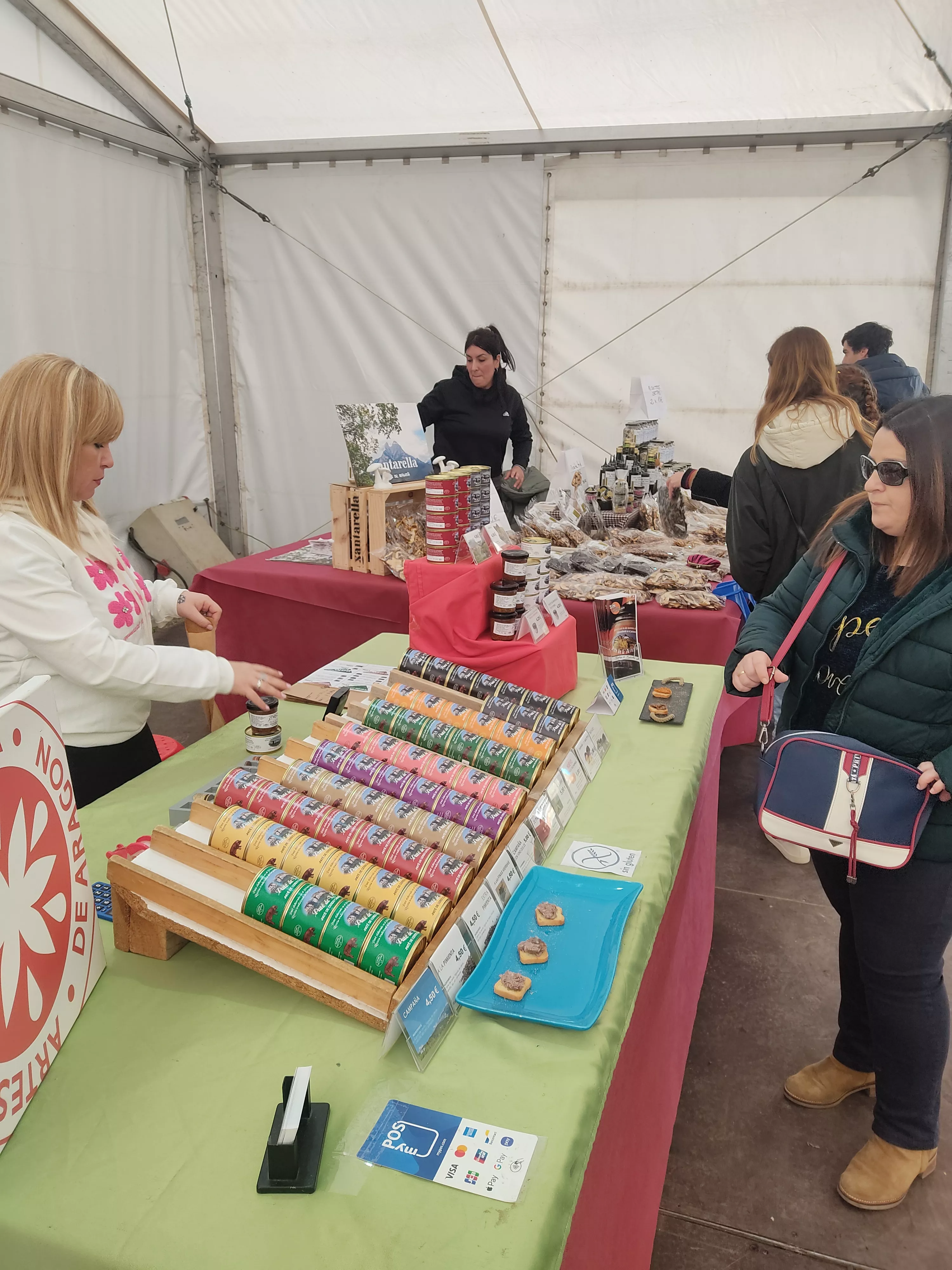 Artesanos locales en la Feria de la Trufa