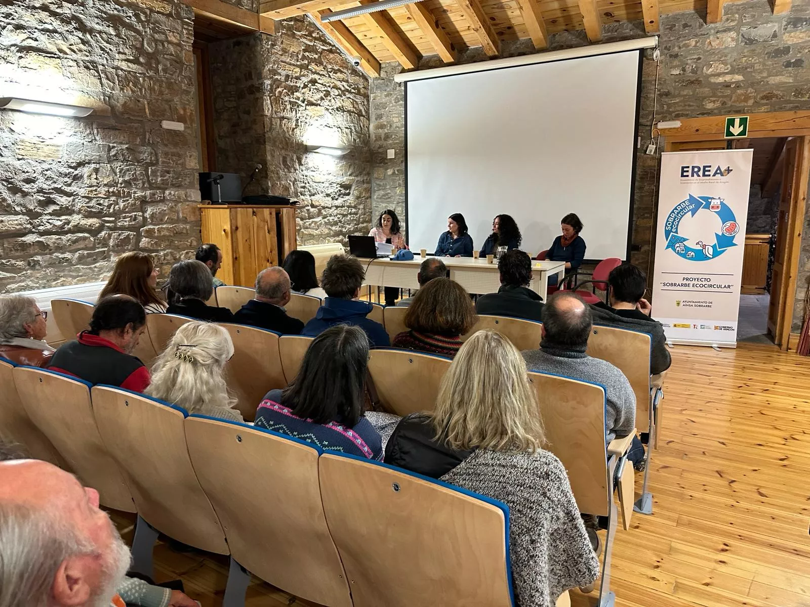 mesa redonda con perspectiva femenina del sector agroalimentario en Sobrarbe