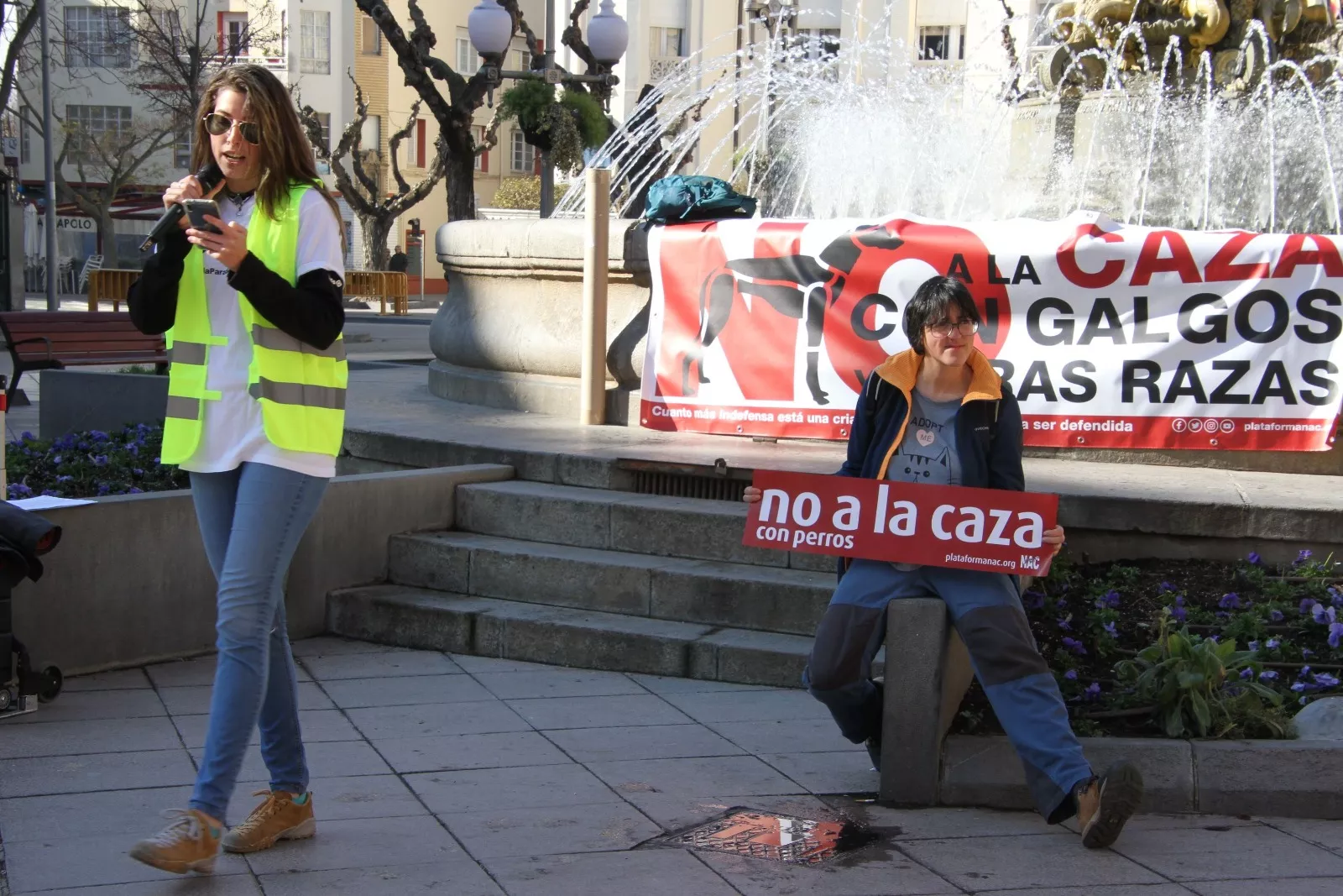 Concentración en Huesca de No a la Caza. Foto Carlos Neofato