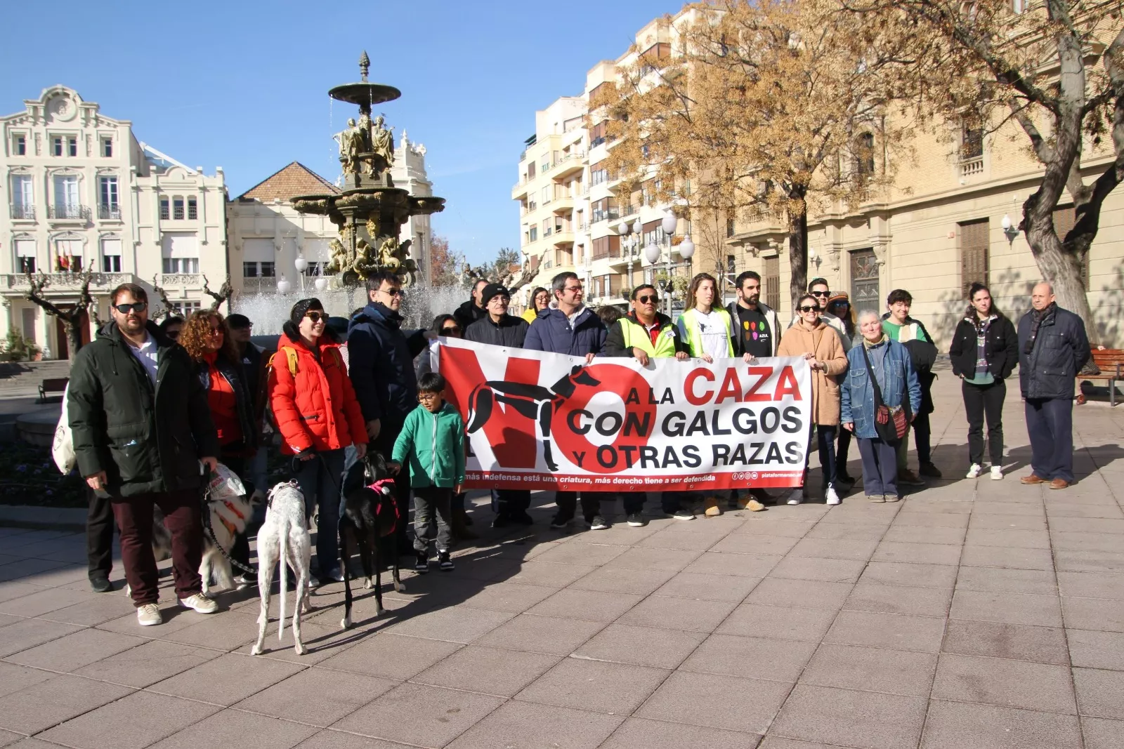 Concentración en Huesca de No a la Caza. Foto Carlos Neofato