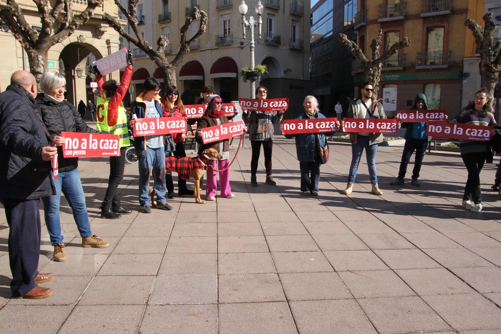 Concentración en Huesca de No a la Caza. Foto Carlos Neofato