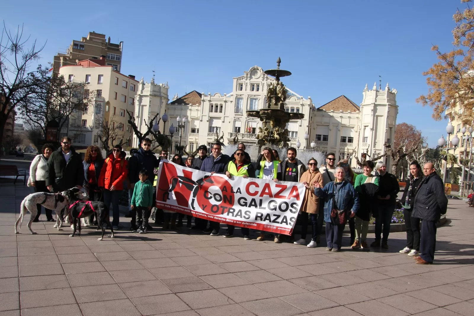 Concentración en Huesca de No a la Caza. Foto Carlos Neofato